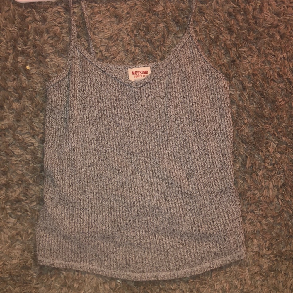 gray tank top